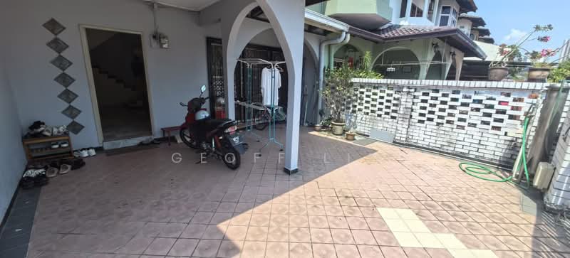 Rumah Teres 2-Tingkat untuk Dijual di Taman Putra Indah (Seri Kembangan) - Geoff Lim - Exterior - PropertyGuru.com.my