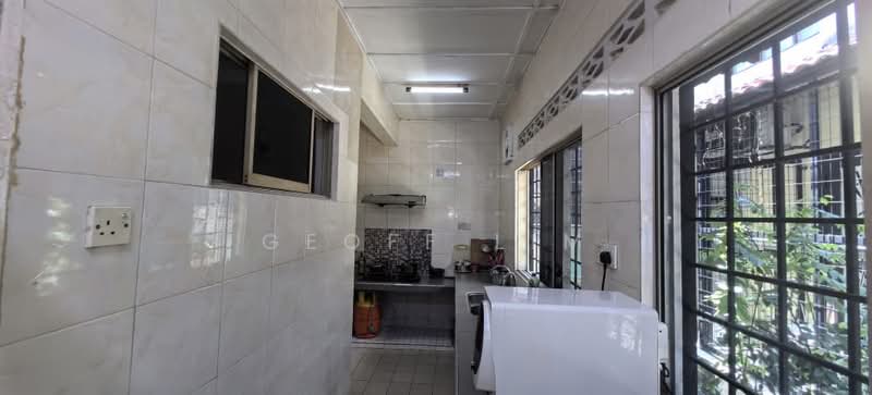 Rumah Teres 2-Tingkat untuk Dijual di Taman Putra Indah (Seri Kembangan) - Geoff Lim - Kitchen - PropertyGuru.com.my