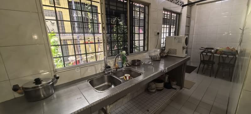 Rumah Teres 2-Tingkat untuk Dijual di Taman Putra Indah (Seri Kembangan) - Geoff Lim - Kitchen - PropertyGuru.com.my