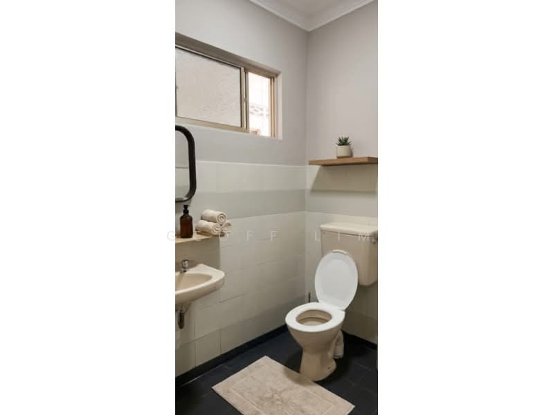 Rumah Teres 2-Tingkat untuk Dijual di Taman Putra Indah (Seri Kembangan) - Geoff Lim - Bathroom - PropertyGuru.com.my