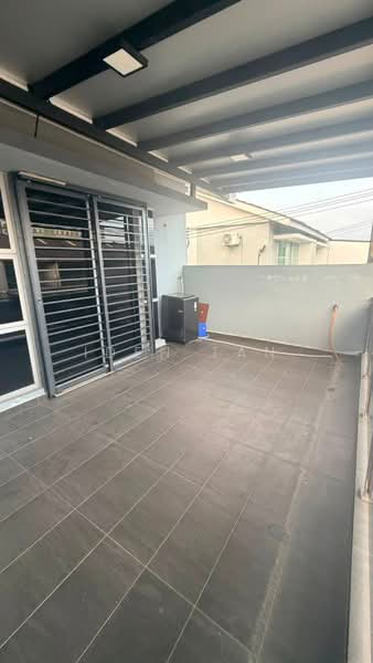 Rumah Teres 2 Tingkat untuk Dijual di Taman Scientex Utama (Senai) - Iden Tan - Balcony - PropertyGuru.com.my