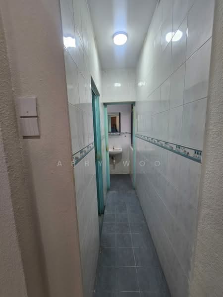 Pangsapuri untuk Disewa di Desa Green - Abby Woo - Corridor - PropertyGuru.com.my