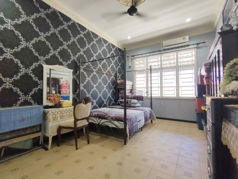 Bungalow House untuk Dijual di Taman Orkid Permai (Kepala Batas) - Aswad . - Bedroom - PropertyGuru.com.my