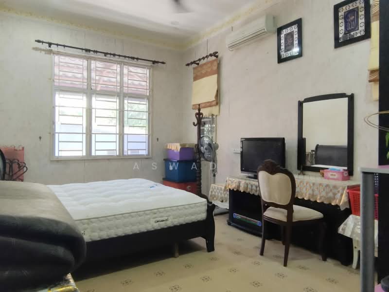 Bungalow House untuk Dijual di Taman Orkid Permai (Kepala Batas) - Aswad . - Bedroom - PropertyGuru.com.my