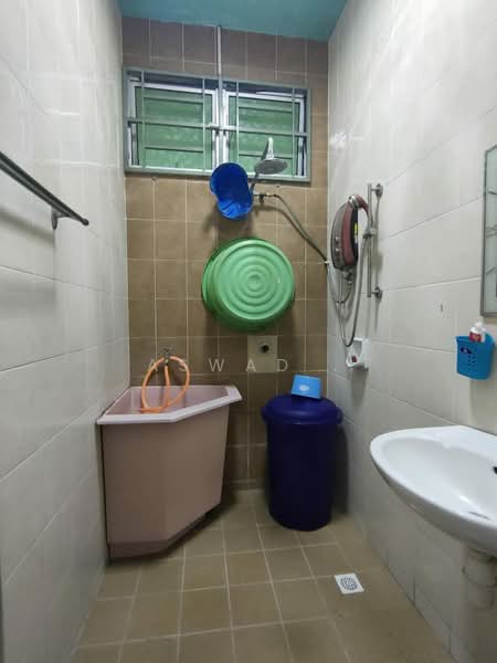 Bungalow House untuk Dijual di Taman Orkid Permai (Kepala Batas) - Aswad . - Bathroom - PropertyGuru.com.my