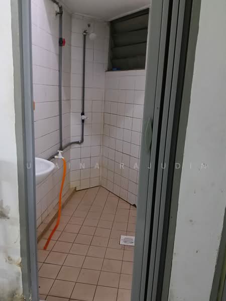 Pangsapuri untuk Disewa di Taman Bunga Negara - Zuraina Rajudin - Bathroom - PropertyGuru.com.my