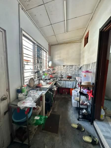 Rumah Teres 1-Tingkat untuk Dijual di Taman Ungku Tun Aminah (Skudai) - Iden Tan - Kitchen - PropertyGuru.com.my