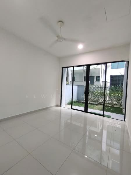 3-storey Terraced House for Sale in Duta Villa (Setia Alam) - Elwin Chok - PropertyGuru.com.my