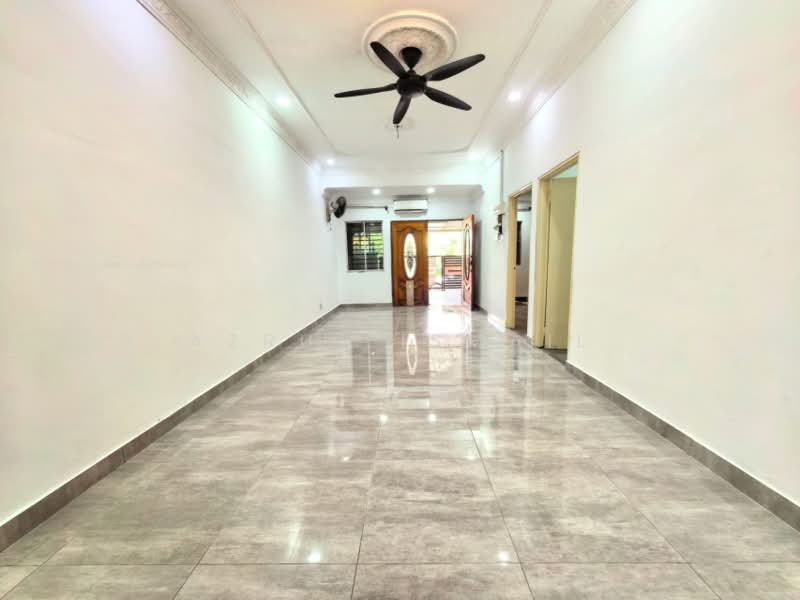 1-storey Terraced House for Sale in Cheras (Selangor) - Azrul Ismail - Living Room - PropertyGuru.com.my
