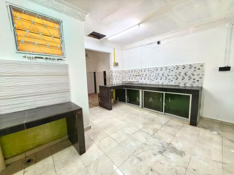 1-storey Terraced House for Sale in Cheras (Selangor) - Azrul Ismail - Kitchen - PropertyGuru.com.my