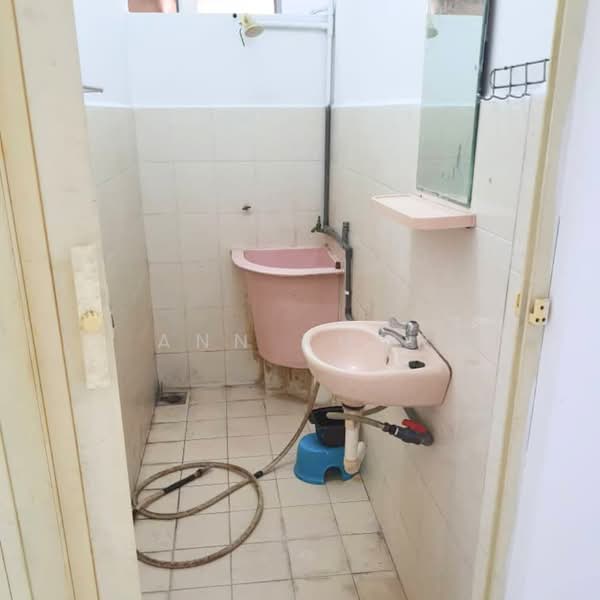 Flat for Sale at Taman Bayu Mutiara - Ann Khor - Bathroom - PropertyGuru.com.my
