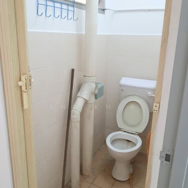 Flat for Sale at Taman Bayu Mutiara - Ann Khor - Bathroom - PropertyGuru.com.my