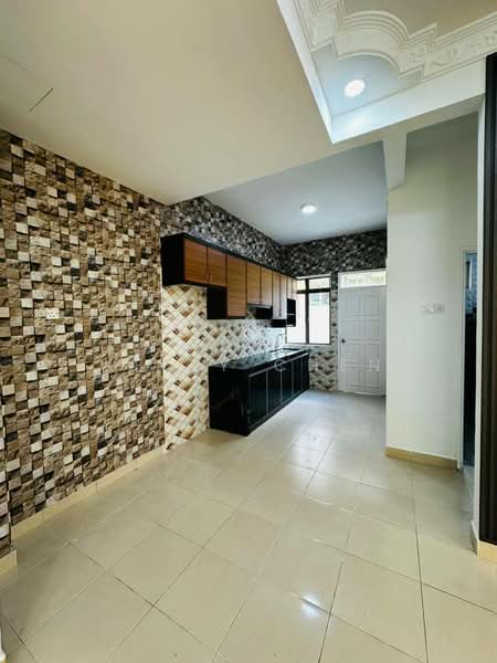 2-storey Terraced House for Sale in Bandar Dato Onn (Tebrau) - Kelly Chen - Kitchen - PropertyGuru.com.my