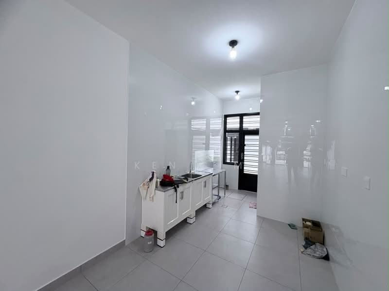 Rumah Teres 2 Tingkat untuk Disewa di Taman Mount Austin (Tebrau) - Ken Sim - Kitchen - PropertyGuru.com.my