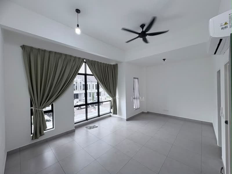 Rumah Teres 2 Tingkat untuk Disewa di Taman Mount Austin (Tebrau) - Ken Sim - Living Room - PropertyGuru.com.my