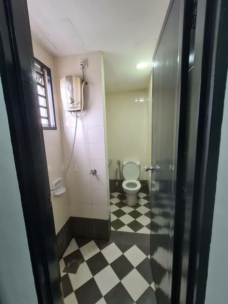 Service Residence for Sale at The Embassy (Bangunan Duta Impian) - Kelly Chen - Bathroom - PropertyGuru.com.my