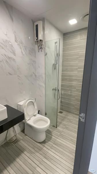 Servis Apartment untuk Disewa di Emporis - Ally Lee - Bathroom - PropertyGuru.com.my
