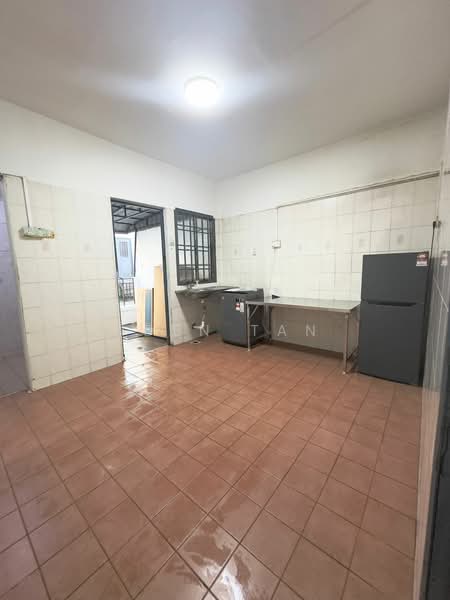 2-storey Terraced House for Sale in Taman Putri Kulai (Kulai) - Iden Tan - Kitchen - PropertyGuru.com.my