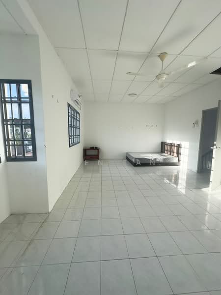 2-storey Terraced House for Sale in Taman Putri Kulai (Kulai) - Iden Tan - Bedroom - PropertyGuru.com.my