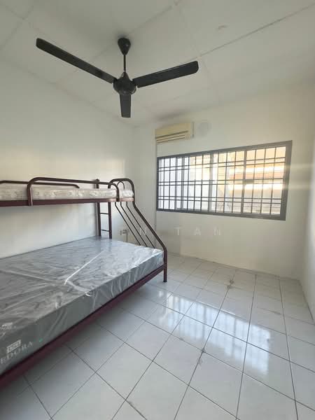 2-storey Terraced House for Sale in Taman Putri Kulai (Kulai) - Iden Tan - Bedroom - PropertyGuru.com.my