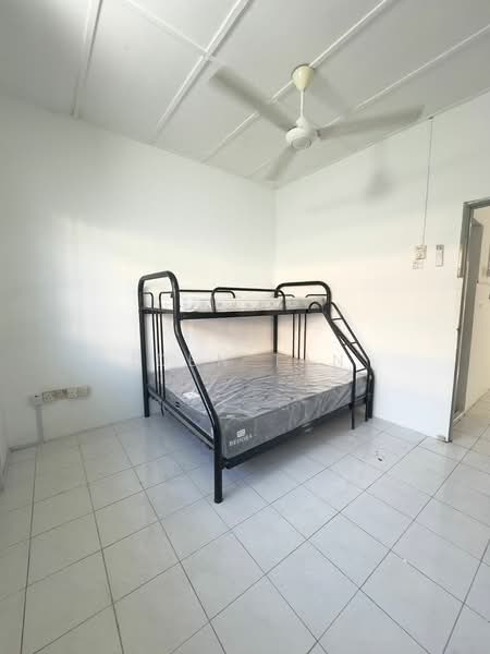 2-storey Terraced House for Sale in Taman Putri Kulai (Kulai) - Iden Tan - Bedroom - PropertyGuru.com.my