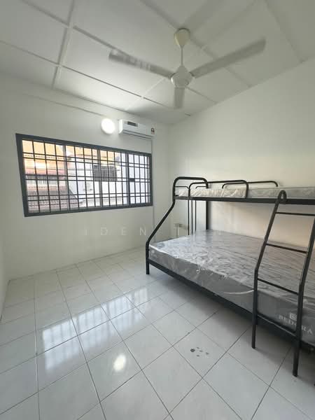 2-storey Terraced House for Sale in Taman Putri Kulai (Kulai) - Iden Tan - Bedroom - PropertyGuru.com.my