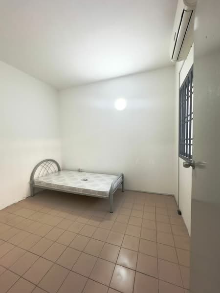 2-storey Terraced House for Sale in Taman Putri Kulai (Kulai) - Iden Tan - Bedroom - PropertyGuru.com.my