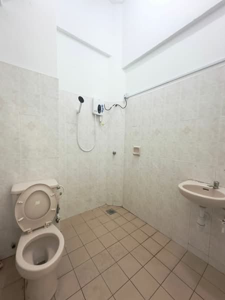 2-storey Terraced House for Sale in Taman Putri Kulai (Kulai) - Iden Tan - Bathroom - PropertyGuru.com.my