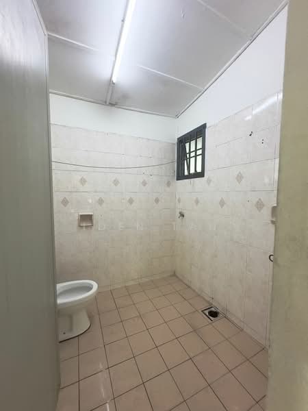 2-storey Terraced House for Sale in Taman Putri Kulai (Kulai) - Iden Tan - Bathroom - PropertyGuru.com.my