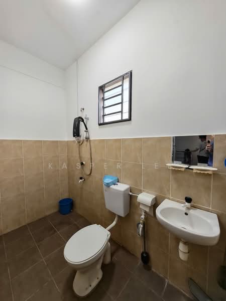 2-storey Terraced House for Sale in Taman Scientex Pasir Gudang (Pasir Gudang) - Kasper Lee - Bathroom - PropertyGuru.com.my