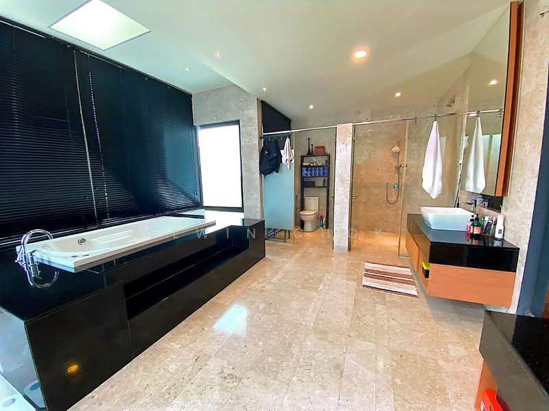Rumah Teres 3.5 Tingkat untuk Dijual di Duta Villa (Setia Alam) - Elwin Chok - Bathroom - PropertyGuru.com.my