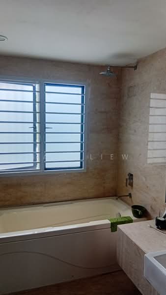 Rumah Berkembar untuk Disewa di Sutera Damansara (Damansara Damai) - Jack Liew - Bathroom - PropertyGuru.com.my