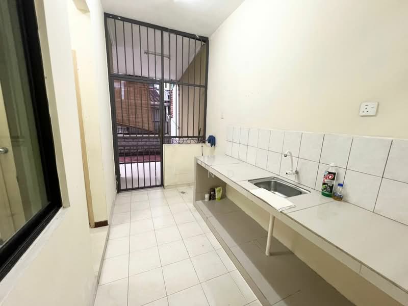 Cluster House for Sale in Austin Heights (Tebrau) - Yoland . - Kitchen - PropertyGuru.com.my