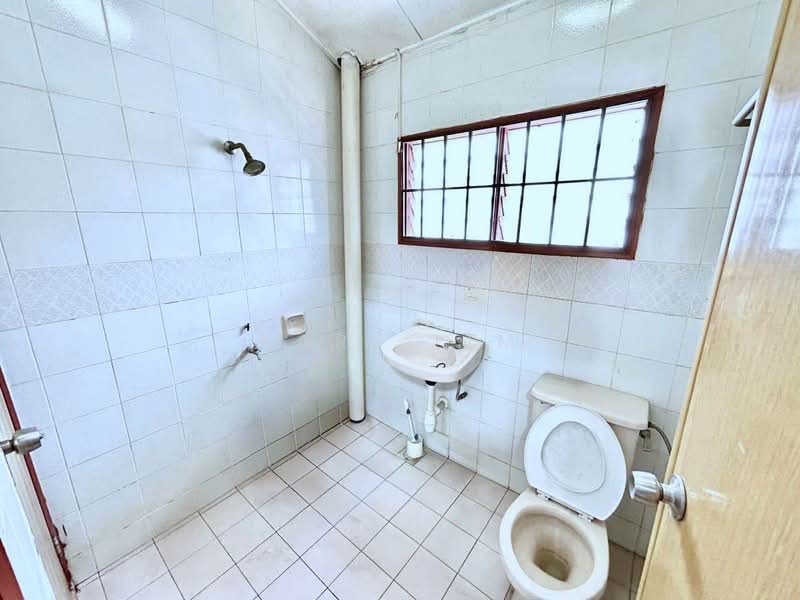 Rumah Teres 2 Tingkat untuk Dijual di Taman Johor Jaya (Johor Bahru) - Karl Lim - Bathroom - PropertyGuru.com.my