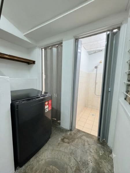Apartment for Sale at Pangsapuri Putra Raya - Ken Toh - Bathroom - PropertyGuru.com.my