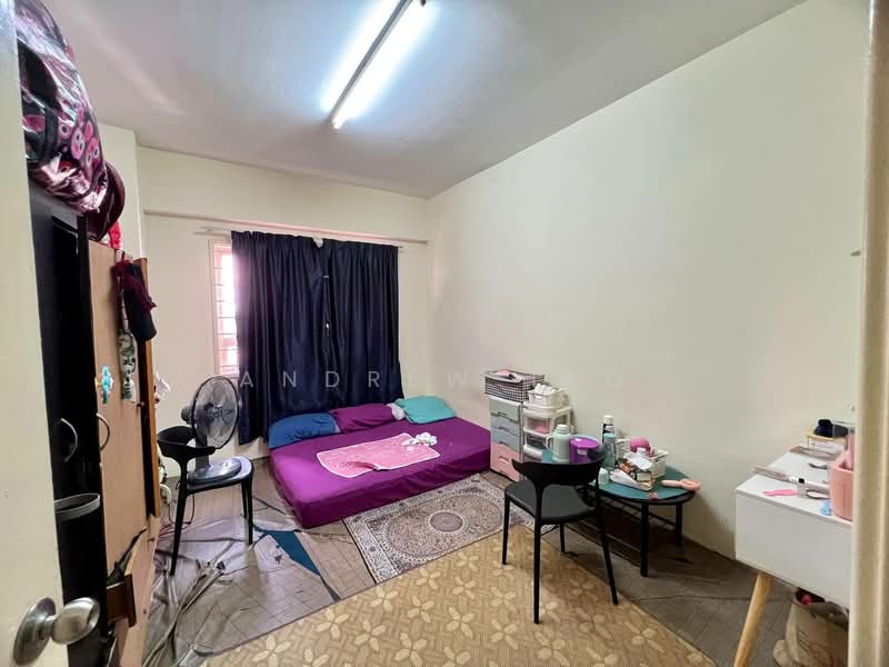 Pangsapuri untuk Dijual di Pangsapuri Persiaran Tanjung - Andrew Teo - Bedroom - PropertyGuru.com.my