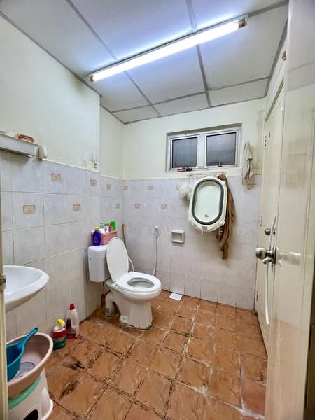 Pangsapuri untuk Dijual di Pangsapuri Persiaran Tanjung - Andrew Teo - Bathroom - PropertyGuru.com.my