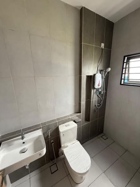 Rumah Teres 2 Tingkat untuk Disewa di Bandar Kinrara Seksyen 1 (Bandar Kinrara) - Angela . - Bathroom - PropertyGuru.com.my