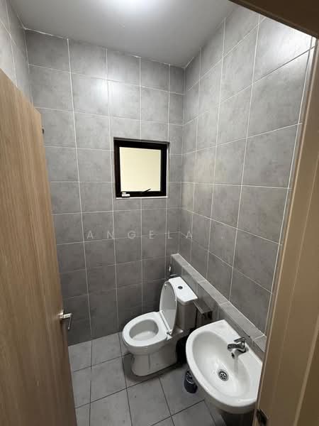 Rumah Teres 2 Tingkat untuk Disewa di Bandar Kinrara Seksyen 1 (Bandar Kinrara) - Angela . - Bathroom - PropertyGuru.com.my
