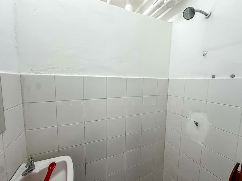 Flat for Sale at Bandar Tasik Selatan (Low Cost) - Azri Zabidin - Bathroom - PropertyGuru.com.my