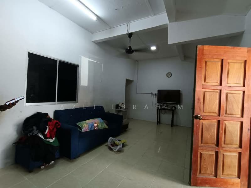 Rumah Teres 1 Tingkat untuk Dijual di Taman Cheras Jaya (Cheras) - Azli Ibrahim - Living Room - PropertyGuru.com.my