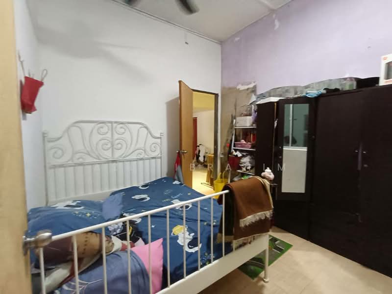 Rumah Teres 1 Tingkat untuk Dijual di Taman Cheras Jaya (Cheras) - Azli Ibrahim - Bedroom - PropertyGuru.com.my