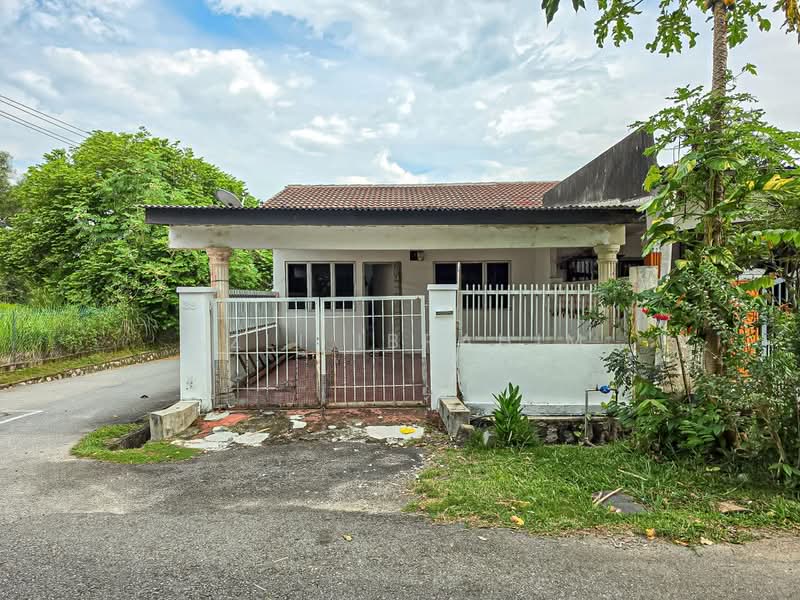 Rumah Teres 1 Tingkat untuk Dijual di Bandar Rinching Seksyen 1 (Semenyih) - Azli Ibrahim - Exterior - PropertyGuru.com.my
