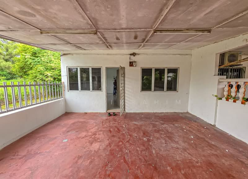Rumah Teres 1 Tingkat untuk Dijual di Bandar Rinching Seksyen 1 (Semenyih) - Azli Ibrahim - Exterior - PropertyGuru.com.my