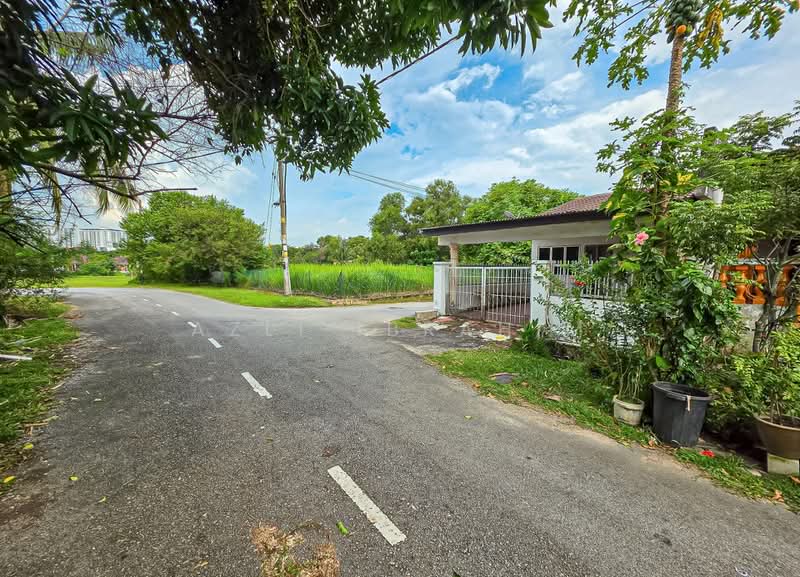 Rumah Teres 1 Tingkat untuk Dijual di Bandar Rinching Seksyen 1 (Semenyih) - Azli Ibrahim - Exterior - PropertyGuru.com.my