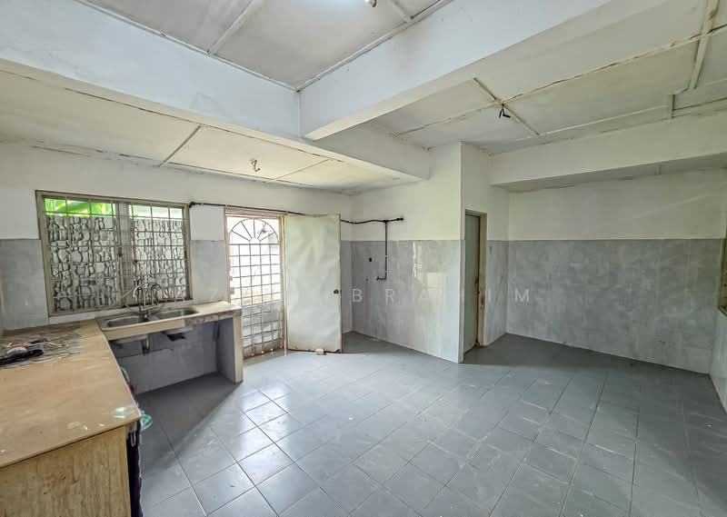 Rumah Teres 1 Tingkat untuk Dijual di Bandar Rinching Seksyen 1 (Semenyih) - Azli Ibrahim - Kitchen - PropertyGuru.com.my