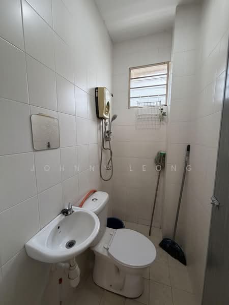 Townhouse for Rent in Balakong (Selangor) - Johnny Leong - Bathroom - PropertyGuru.com.my