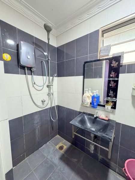 3-storey Terraced House for Sale in Taman Bukit Teratai (Ampang) - Jacqueline San - Bathroom - PropertyGuru.com.my