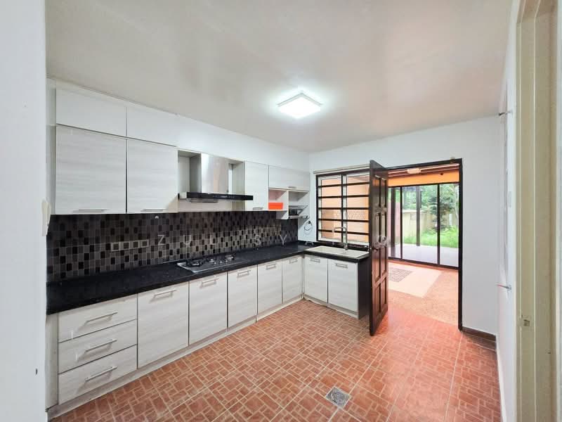 Cluster House for Sale in Taman Saujana Ampang (Ampang) - Zul Syafiq - Kitchen - PropertyGuru.com.my
