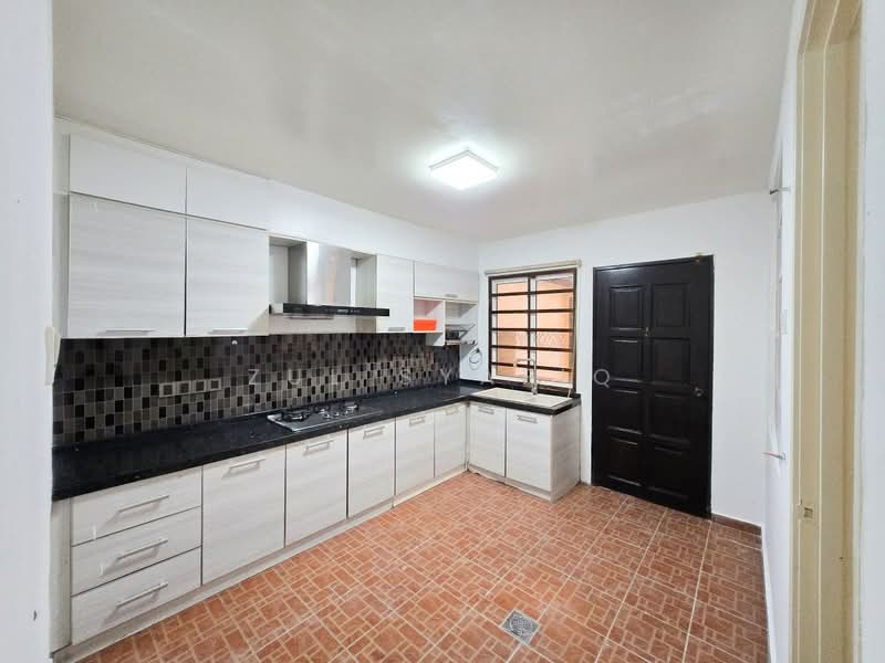 Cluster House for Sale in Taman Saujana Ampang (Ampang) - Zul Syafiq - Kitchen - PropertyGuru.com.my
